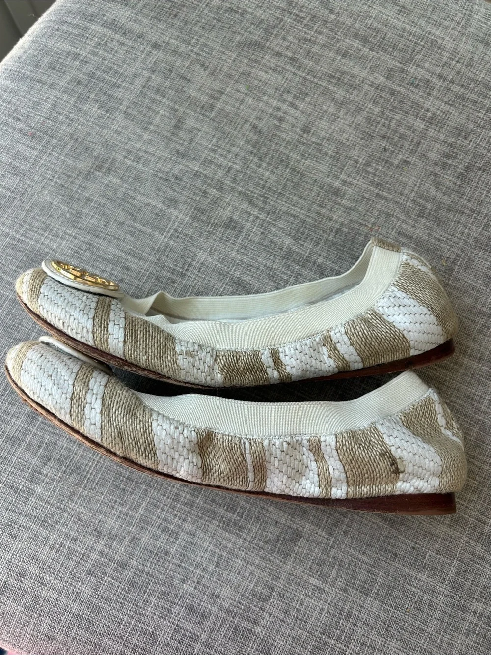 Tory Burch Cream and Beige Raffia Logo Round-Toe Ballet Flats